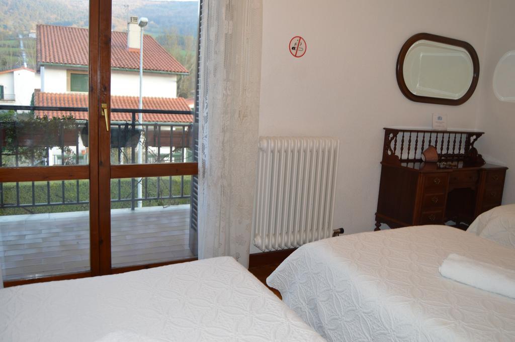 Pension El Peregrino De Larrasoana Екстериор снимка